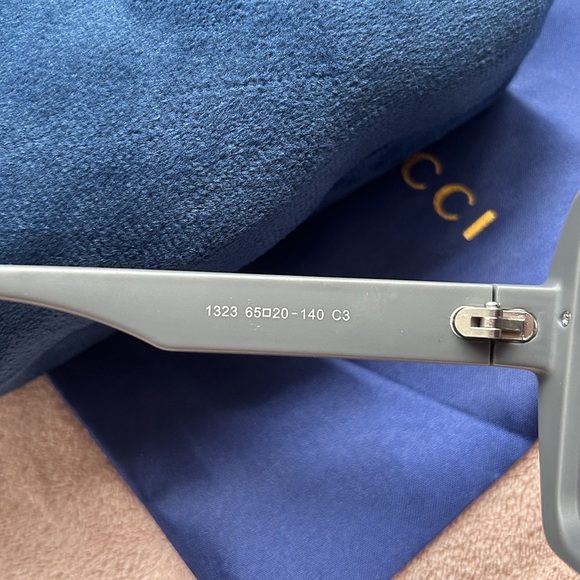 Gucci Grey Square Frame Sunglasses - Picture 4 of 8